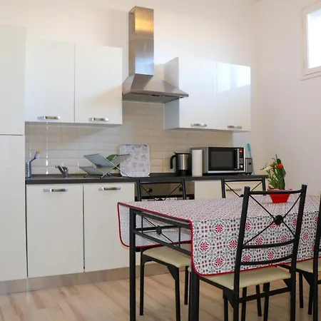 Aux Deux Colombes Avec Balcon Et Garage Apartment Pamiers