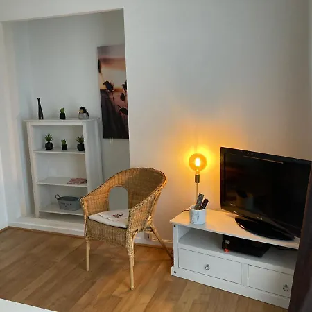 Aux Deux Colombes Avec Balcon Et Garage Apartment *