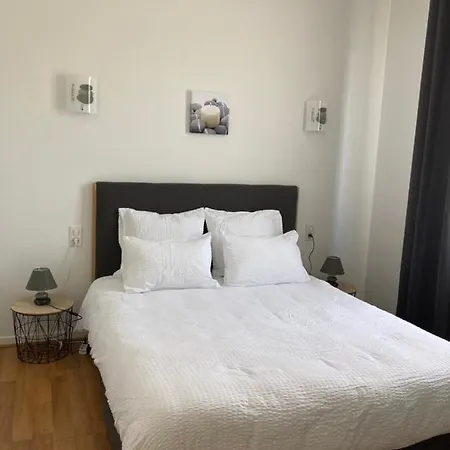 Aux Deux Colombes Avec Balcon Et Garage Apartment *